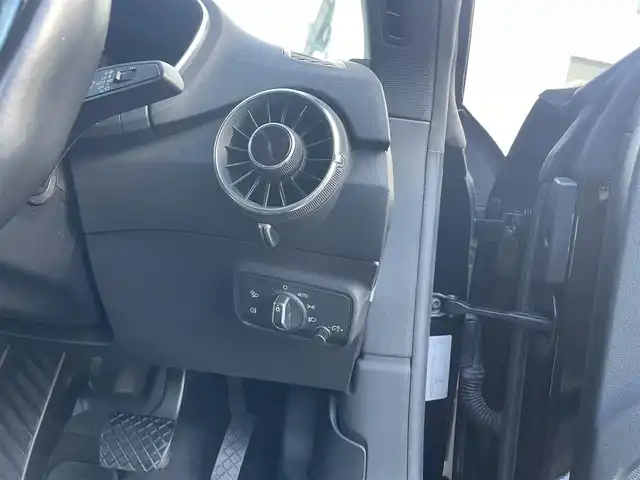 アウディ ＴＴクーペ 2．0 TFSI 長崎県 2015(平27)年 8万km ミトスブラックメタリック 純正ナビ（AM、FM、BT、フルセグ）/MT付きAT/パドルシフト/ETC/デジタルインナーミラー型ドラレコ/ステアリングスイッチ/バーチャルコックピット/電動リアスポイラー/革巻きステアリング/フロアマット/取扱説明書/保証書