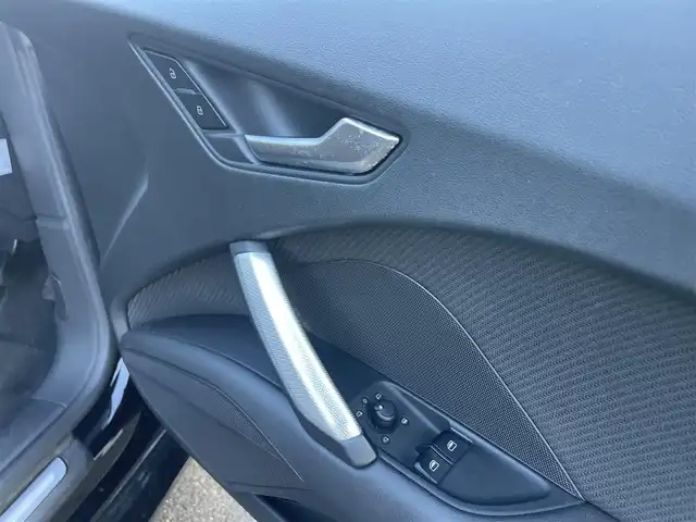 アウディ ＴＴクーペ 2．0 TFSI 長崎県 2015(平27)年 8万km ミトスブラックメタリック 純正ナビ（AM、FM、BT、フルセグ）/MT付きAT/パドルシフト/ETC/デジタルインナーミラー型ドラレコ/ステアリングスイッチ/バーチャルコックピット/電動リアスポイラー/革巻きステアリング/フロアマット/取扱説明書/保証書