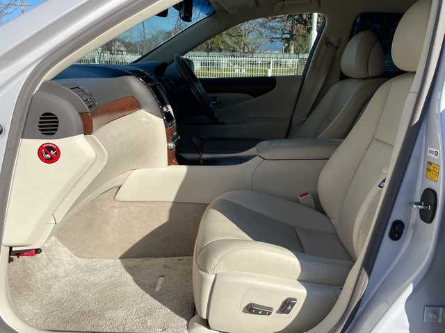 レクサス ＬＳ 460 バージョンC Iパッケージ 静岡県 2010(平22)年 10.2万km フロスティパールマイカ 純正ナビ　/地デジ　/Ｂカメラ　/白革シート　/全席シートヒーター　/前席メモリー付きＰＷシート　/前席エアシート　/レクサスプレミアムサウンド　/オートホールド　/ウッドコンビステアリング　/ステアリングヒーター/木目調パネル/PWリアゲート/社外前後ドラレコ/ビルトインETC/純正18インチAW/スマートキー×2/カードキー×1/取説