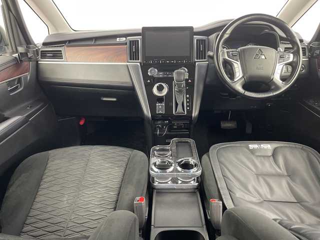 三菱 デリカＤ：５ P 鹿児島県 2019(平31)年 8.7万km ウォームホワイトパール 純正ナビ　/（フルセグ/Bluetooth/CD/DVD/AM/FM）/フリップダウンモニター　/全周囲カメラ　/ブラインドスポットモニター　/レーダークルーズコントロール　/パドルシフト　/パワーシート　/オートハイビーム/両側パワースライドドア　/ＥＴＣ　/前後ドライブレコーダー/シートヒーター/オートブレーキホールド/AC100V/プッシュスタートボタン/保証書/取扱説明書/スペアキー1本