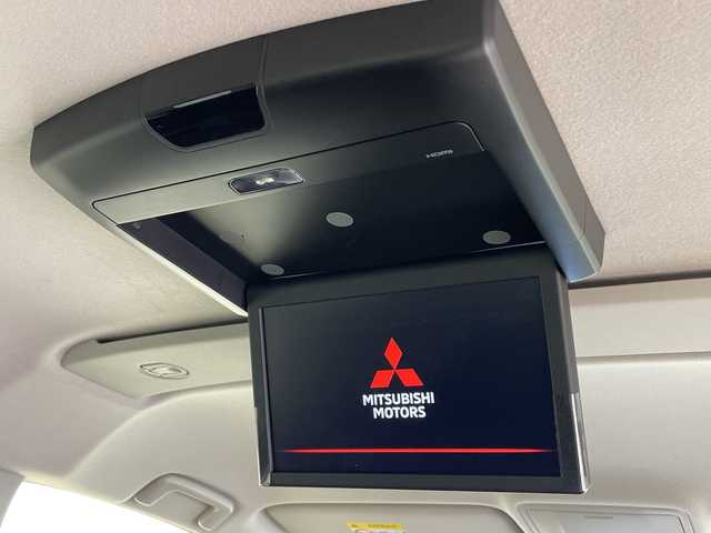 三菱 デリカＤ：５ P 鹿児島県 2019(平31)年 8.7万km ウォームホワイトパール 純正ナビ　/（フルセグ/Bluetooth/CD/DVD/AM/FM）/フリップダウンモニター　/全周囲カメラ　/ブラインドスポットモニター　/レーダークルーズコントロール　/パドルシフト　/パワーシート　/オートハイビーム/両側パワースライドドア　/ＥＴＣ　/前後ドライブレコーダー/シートヒーター/オートブレーキホールド/AC100V/プッシュスタートボタン/保証書/取扱説明書/スペアキー1本