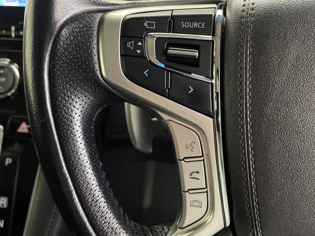 三菱 デリカＤ：５ P 鹿児島県 2019(平31)年 8.7万km ウォームホワイトパール 純正ナビ　/（フルセグ/Bluetooth/CD/DVD/AM/FM）/フリップダウンモニター　/全周囲カメラ　/ブラインドスポットモニター　/レーダークルーズコントロール　/パドルシフト　/パワーシート　/オートハイビーム/両側パワースライドドア　/ＥＴＣ　/前後ドライブレコーダー/シートヒーター/オートブレーキホールド/AC100V/プッシュスタートボタン/保証書/取扱説明書/スペアキー1本