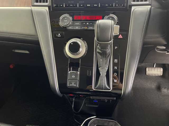 三菱 デリカＤ：５ P 鹿児島県 2019(平31)年 8.7万km ウォームホワイトパール 純正ナビ　/（フルセグ/Bluetooth/CD/DVD/AM/FM）/フリップダウンモニター　/全周囲カメラ　/ブラインドスポットモニター　/レーダークルーズコントロール　/パドルシフト　/パワーシート　/オートハイビーム/両側パワースライドドア　/ＥＴＣ　/前後ドライブレコーダー/シートヒーター/オートブレーキホールド/AC100V/プッシュスタートボタン/保証書/取扱説明書/スペアキー1本