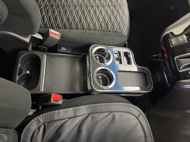 三菱 デリカＤ：５ P 鹿児島県 2019(平31)年 8.7万km ウォームホワイトパール 純正ナビ　/（フルセグ/Bluetooth/CD/DVD/AM/FM）/フリップダウンモニター　/全周囲カメラ　/ブラインドスポットモニター　/レーダークルーズコントロール　/パドルシフト　/パワーシート　/オートハイビーム/両側パワースライドドア　/ＥＴＣ　/前後ドライブレコーダー/シートヒーター/オートブレーキホールド/AC100V/プッシュスタートボタン/保証書/取扱説明書/スペアキー1本