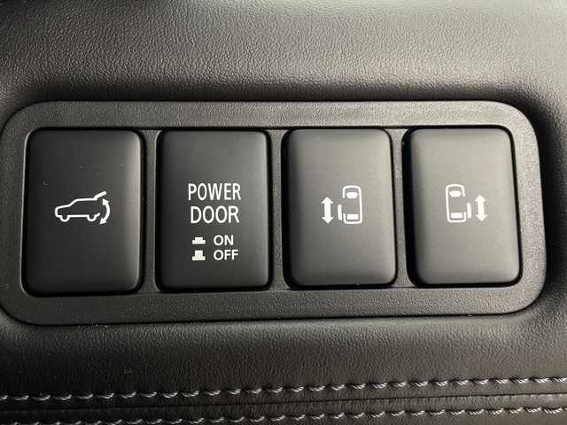 三菱 デリカＤ：５ P 鹿児島県 2019(平31)年 8.7万km ウォームホワイトパール 純正ナビ　/（フルセグ/Bluetooth/CD/DVD/AM/FM）/フリップダウンモニター　/全周囲カメラ　/ブラインドスポットモニター　/レーダークルーズコントロール　/パドルシフト　/パワーシート　/オートハイビーム/両側パワースライドドア　/ＥＴＣ　/前後ドライブレコーダー/シートヒーター/オートブレーキホールド/AC100V/プッシュスタートボタン/保証書/取扱説明書/スペアキー1本