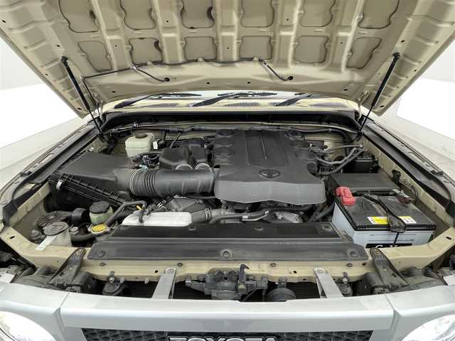 トヨタ ＦＪクルーザー カラーパッケージ 滋賀県 2012(平24)年 11.5万km ベージュ/ホワイト 禁煙車/社外ナビ/CD.DVD.Bluetooth.フルセグ/バックカメラ/クルーズコントロール/コーナーセンサー/ETC/社外17インチアルミホイール/リモコンキー/４WD
