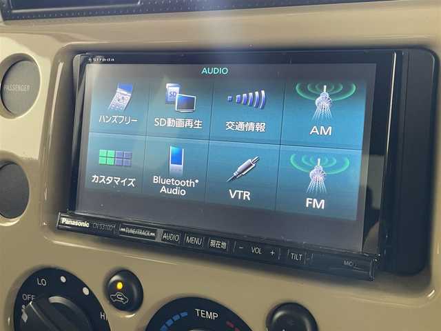 トヨタ ＦＪクルーザー カラーパッケージ 滋賀県 2012(平24)年 11.5万km ベージュ/ホワイト 禁煙車/社外ナビ/CD.DVD.Bluetooth.フルセグ/バックカメラ/クルーズコントロール/コーナーセンサー/ETC/社外17インチアルミホイール/リモコンキー/４WD