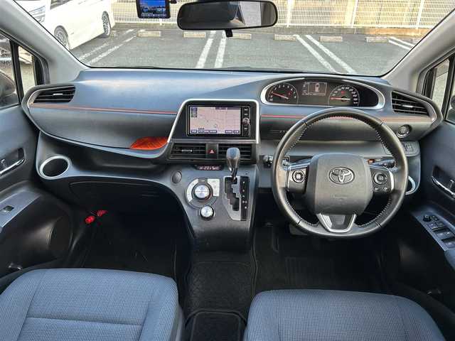 トヨタ シエンタ G 熊本県 2017(平29)年 4.5万km ブラックマイカ ワンオーナー/衝突軽減ブレーキ/レーンキープアシスト/プッシュスタート/純正ナビ/（CD・DVD・フルセグTV・BTオーディオ・SD）/バックカメラ/ETC/前後ドライブレコーダー/両側パワースライドドア/横滑り防止装置/ウィンカーミラー/純正フロアマット/純正ドアバイザー/新車保証書/取扱説明書/スマートスペアキー×1本
