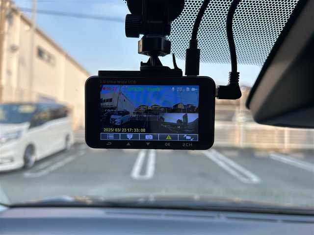 トヨタ シエンタ G 熊本県 2017(平29)年 4.5万km ブラックマイカ ワンオーナー/衝突軽減ブレーキ/レーンキープアシスト/プッシュスタート/純正ナビ/（CD・DVD・フルセグTV・BTオーディオ・SD）/バックカメラ/ETC/前後ドライブレコーダー/両側パワースライドドア/横滑り防止装置/ウィンカーミラー/純正フロアマット/純正ドアバイザー/新車保証書/取扱説明書/スマートスペアキー×1本
