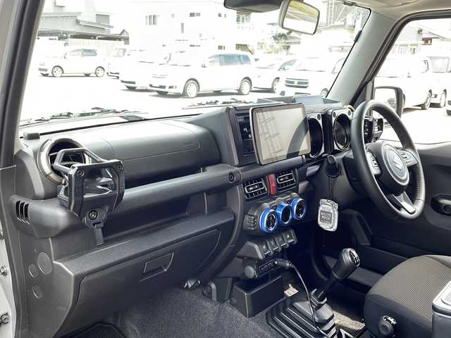 スズキ ジムニー シエラ JC 秋田県 2023(令5)年 4.2万km ミディアムグレー 5Fミッション車/4WD/ETC/Panasonic製9インチナビ　型式　CN-F1DVD/（Bluetooth/フルセグTV/DVD/CD/SD）/バックカメラ/クルーズコントロール/シートヒーター/15インチ純正アルミホイール/プッシュスタートボタン/スマートキー/オートエアコン/アイドリングストップ/車線逸脱警報/衝突被害軽減システム