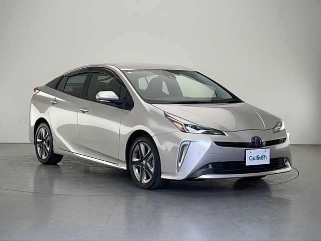 トヨタ プリウス S ツーリングセレクション 長野県 2021(令3)年 2.9万km スティールブロンドM 4WD/純正ナビ　NSZT-W68T/（フルセグ/Bluetooth/CD/DVD）/全方位モニター/衝突軽減ブレーキ/レーンキープアシスト/レーダークルーズコントロール/前後コーナーセンサー/ビルトインETC/LEDヘッドライト/フォグランプ/シートヒーター/オートマチックハイビーム/オートライト/ドアバイザー/ウィンカーミラー/ステアリングスイッチ/スマートキー