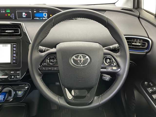 トヨタ プリウス S ツーリングセレクション 長野県 2021(令3)年 2.9万km スティールブロンドM 4WD/純正ナビ　NSZT-W68T/（フルセグ/Bluetooth/CD/DVD）/全方位モニター/衝突軽減ブレーキ/レーンキープアシスト/レーダークルーズコントロール/前後コーナーセンサー/ビルトインETC/LEDヘッドライト/フォグランプ/シートヒーター/オートマチックハイビーム/オートライト/ドアバイザー/ウィンカーミラー/ステアリングスイッチ/スマートキー