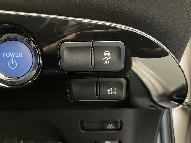 トヨタ プリウス S ツーリングセレクション 長野県 2021(令3)年 2.9万km スティールブロンドM 4WD/純正ナビ　NSZT-W68T/（フルセグ/Bluetooth/CD/DVD）/全方位モニター/衝突軽減ブレーキ/レーンキープアシスト/レーダークルーズコントロール/前後コーナーセンサー/ビルトインETC/LEDヘッドライト/フォグランプ/シートヒーター/オートマチックハイビーム/オートライト/ドアバイザー/ウィンカーミラー/ステアリングスイッチ/スマートキー