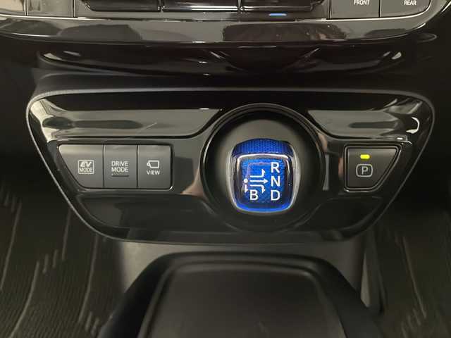 トヨタ プリウス S ツーリングセレクション 長野県 2021(令3)年 2.9万km スティールブロンドM 4WD/純正ナビ　NSZT-W68T/（フルセグ/Bluetooth/CD/DVD）/全方位モニター/衝突軽減ブレーキ/レーンキープアシスト/レーダークルーズコントロール/前後コーナーセンサー/ビルトインETC/LEDヘッドライト/フォグランプ/シートヒーター/オートマチックハイビーム/オートライト/ドアバイザー/ウィンカーミラー/ステアリングスイッチ/スマートキー