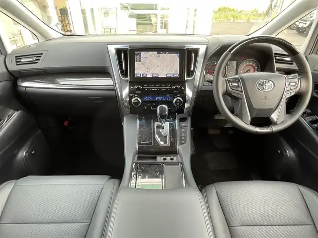 トヨタ ヴェルファイア ZG 道央・札幌 2018(平30)年 0.5万km ホワイトパールクリスタルシャイン ・４WD/・ワンオーナー/・衝突軽減ブレーキ/・寒冷地仕様/・両側パワースライドドア/・ローダウン/・ハーフレザーシート/・パワーシート/・ブラインドスポットモニター/・デジタルインナーミラー/・純正ナビ/　CD＆DVD＆BT＆TV/・バックカメラ/・フリップダウンモニター/・パーキングアシスト/・レーダークルーズコントロール/・シートヒーター/・アイドリングストップ/・コーナーセンサー/・レーンキープアシスト/・純正エンジンスターター/・前後ドライブレコーダー/・パワーバックドア/・オートエアコン/・オートライト/・オートリトラミラー/・レインセンサーワイパー/・ワイパー熱線/・ステアリングヒーター/・プッシュスタート/・スマートキー/・MT付きAT/・ビルトインETC/・社外AW＆冬タイヤ積込/・純正サスペンション積込/・JBLプレミアムサウンド/・純正フロアマット/・ウィンカーミラー/・フォグライト/・ドアバイザー/・スペアキー