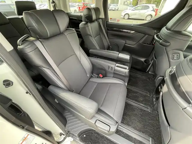トヨタ ヴェルファイア ZG 道央・札幌 2018(平30)年 0.5万km ホワイトパールクリスタルシャイン ・４WD/・ワンオーナー/・衝突軽減ブレーキ/・寒冷地仕様/・両側パワースライドドア/・ローダウン/・ハーフレザーシート/・パワーシート/・ブラインドスポットモニター/・デジタルインナーミラー/・純正ナビ/　CD＆DVD＆BT＆TV/・バックカメラ/・フリップダウンモニター/・パーキングアシスト/・レーダークルーズコントロール/・シートヒーター/・アイドリングストップ/・コーナーセンサー/・レーンキープアシスト/・純正エンジンスターター/・前後ドライブレコーダー/・パワーバックドア/・オートエアコン/・オートライト/・オートリトラミラー/・レインセンサーワイパー/・ワイパー熱線/・ステアリングヒーター/・プッシュスタート/・スマートキー/・MT付きAT/・ビルトインETC/・社外AW＆冬タイヤ積込/・純正サスペンション積込/・JBLプレミアムサウンド/・純正フロアマット/・ウィンカーミラー/・フォグライト/・ドアバイザー/・スペアキー