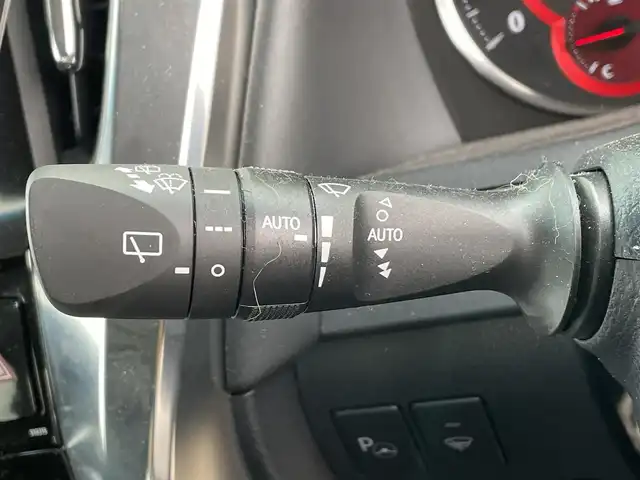 トヨタ ヴェルファイア ZG 道央・札幌 2018(平30)年 0.5万km ホワイトパールクリスタルシャイン ・４WD/・ワンオーナー/・衝突軽減ブレーキ/・寒冷地仕様/・両側パワースライドドア/・ローダウン/・ハーフレザーシート/・パワーシート/・ブラインドスポットモニター/・デジタルインナーミラー/・純正ナビ/　CD＆DVD＆BT＆TV/・バックカメラ/・フリップダウンモニター/・パーキングアシスト/・レーダークルーズコントロール/・シートヒーター/・アイドリングストップ/・コーナーセンサー/・レーンキープアシスト/・純正エンジンスターター/・前後ドライブレコーダー/・パワーバックドア/・オートエアコン/・オートライト/・オートリトラミラー/・レインセンサーワイパー/・ワイパー熱線/・ステアリングヒーター/・プッシュスタート/・スマートキー/・MT付きAT/・ビルトインETC/・社外AW＆冬タイヤ積込/・純正サスペンション積込/・JBLプレミアムサウンド/・純正フロアマット/・ウィンカーミラー/・フォグライト/・ドアバイザー/・スペアキー