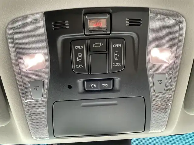 トヨタ ヴェルファイア ZG 道央・札幌 2018(平30)年 0.5万km ホワイトパールクリスタルシャイン ・４WD/・ワンオーナー/・衝突軽減ブレーキ/・寒冷地仕様/・両側パワースライドドア/・ローダウン/・ハーフレザーシート/・パワーシート/・ブラインドスポットモニター/・デジタルインナーミラー/・純正ナビ/　CD＆DVD＆BT＆TV/・バックカメラ/・フリップダウンモニター/・パーキングアシスト/・レーダークルーズコントロール/・シートヒーター/・アイドリングストップ/・コーナーセンサー/・レーンキープアシスト/・純正エンジンスターター/・前後ドライブレコーダー/・パワーバックドア/・オートエアコン/・オートライト/・オートリトラミラー/・レインセンサーワイパー/・ワイパー熱線/・ステアリングヒーター/・プッシュスタート/・スマートキー/・MT付きAT/・ビルトインETC/・社外AW＆冬タイヤ積込/・純正サスペンション積込/・JBLプレミアムサウンド/・純正フロアマット/・ウィンカーミラー/・フォグライト/・ドアバイザー/・スペアキー