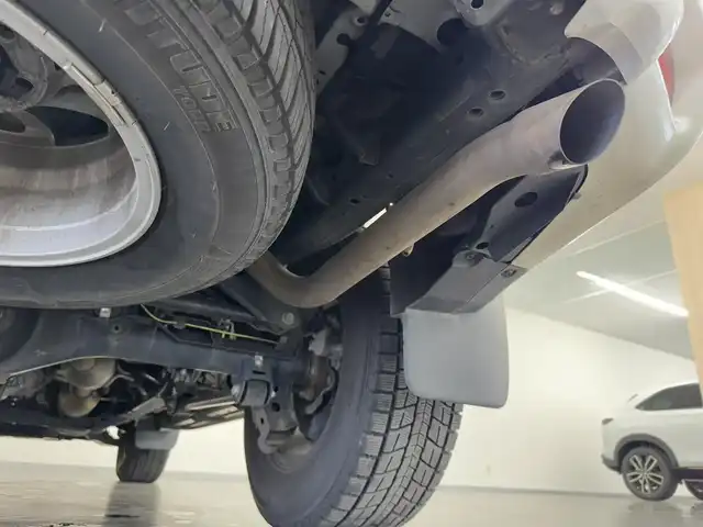 トヨタ ランドクルーザー プラド TX 三重県 2022(令4)年 4.9万km ホワイトパールクリスタルシャイン 2.8L ディーゼルターボ/4WD/MTモード付フロア6AT/純正 9インチナビ NSZT-Y68T/（AM/FM/CD/DVD/TV/SD/SDREC/Bluetooth）/バックガイドモニター/ドライブレコーダー 前方/ビルトイン ETC/Toyota Safety Sense/・プリクラッシュセーフティ［PCS］/・レーンディパーチャーアラート［LDA］/・レーダークルコン/・オートハイビーム［AHB］/・ロードサインアシスト［RSA］/・先行車発進告知機能［TMN］/・ダウンヒルアシストコントロール［DAC］（ディーゼルのみ）/装備/【OP】寒冷地仕様（スタータ＆オルタネータ容量UP、補助ヒーター、ワイパーデアイサー、バッテリー1個増など）/・ルーフレール/・左右独立オートエアコン/・オートライト/・LED ヘッドランプ＋フロントフォグランプ/・センターデフロック（ディーゼルのみ）/・2速発進機能（ディーゼルのみ）/・DPF手動再生機能（ディーゼルのみ）/・17inAW＆冬タイヤ/・夏タイヤ＆純正17inAWあり/・保/取/ナビ取/・スマートキーx2