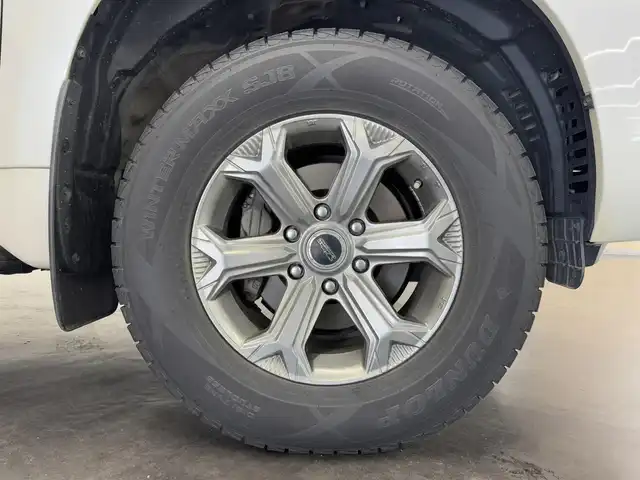 トヨタ ランドクルーザー プラド TX 三重県 2022(令4)年 4.9万km ホワイトパールクリスタルシャイン 2.8L ディーゼルターボ/4WD/MTモード付フロア6AT/純正 9インチナビ NSZT-Y68T/（AM/FM/CD/DVD/TV/SD/SDREC/Bluetooth）/バックガイドモニター/ドライブレコーダー 前方/ビルトイン ETC/Toyota Safety Sense/・プリクラッシュセーフティ［PCS］/・レーンディパーチャーアラート［LDA］/・レーダークルコン/・オートハイビーム［AHB］/・ロードサインアシスト［RSA］/・先行車発進告知機能［TMN］/・ダウンヒルアシストコントロール［DAC］（ディーゼルのみ）/装備/【OP】寒冷地仕様（スタータ＆オルタネータ容量UP、補助ヒーター、ワイパーデアイサー、バッテリー1個増など）/・ルーフレール/・左右独立オートエアコン/・オートライト/・LED ヘッドランプ＋フロントフォグランプ/・センターデフロック（ディーゼルのみ）/・2速発進機能（ディーゼルのみ）/・DPF手動再生機能（ディーゼルのみ）/・17inAW＆冬タイヤ/・夏タイヤ＆純正17inAWあり/・保/取/ナビ取/・スマートキーx2
