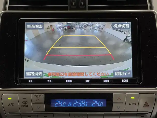トヨタ ランドクルーザー プラド TX 三重県 2022(令4)年 4.9万km ホワイトパールクリスタルシャイン 2.8L ディーゼルターボ/4WD/MTモード付フロア6AT/純正 9インチナビ NSZT-Y68T/（AM/FM/CD/DVD/TV/SD/SDREC/Bluetooth）/バックガイドモニター/ドライブレコーダー 前方/ビルトイン ETC/Toyota Safety Sense/・プリクラッシュセーフティ［PCS］/・レーンディパーチャーアラート［LDA］/・レーダークルコン/・オートハイビーム［AHB］/・ロードサインアシスト［RSA］/・先行車発進告知機能［TMN］/・ダウンヒルアシストコントロール［DAC］（ディーゼルのみ）/装備/【OP】寒冷地仕様（スタータ＆オルタネータ容量UP、補助ヒーター、ワイパーデアイサー、バッテリー1個増など）/・ルーフレール/・左右独立オートエアコン/・オートライト/・LED ヘッドランプ＋フロントフォグランプ/・センターデフロック（ディーゼルのみ）/・2速発進機能（ディーゼルのみ）/・DPF手動再生機能（ディーゼルのみ）/・17inAW＆冬タイヤ/・夏タイヤ＆純正17inAWあり/・保/取/ナビ取/・スマートキーx2