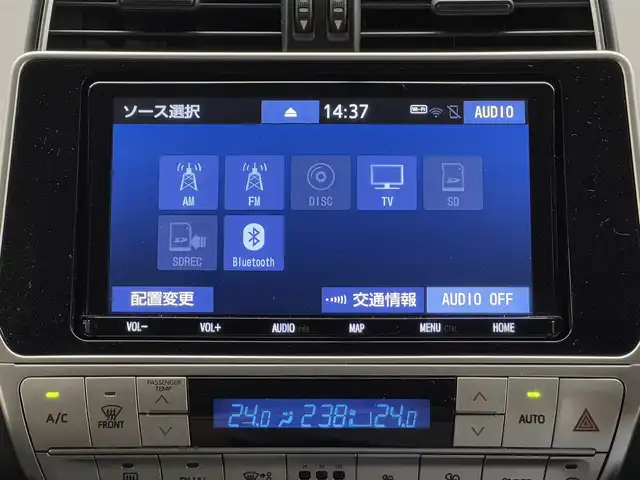 トヨタ ランドクルーザー プラド TX 三重県 2022(令4)年 4.9万km ホワイトパールクリスタルシャイン 2.8L ディーゼルターボ/4WD/MTモード付フロア6AT/純正 9インチナビ NSZT-Y68T/（AM/FM/CD/DVD/TV/SD/SDREC/Bluetooth）/バックガイドモニター/ドライブレコーダー 前方/ビルトイン ETC/Toyota Safety Sense/・プリクラッシュセーフティ［PCS］/・レーンディパーチャーアラート［LDA］/・レーダークルコン/・オートハイビーム［AHB］/・ロードサインアシスト［RSA］/・先行車発進告知機能［TMN］/・ダウンヒルアシストコントロール［DAC］（ディーゼルのみ）/装備/【OP】寒冷地仕様（スタータ＆オルタネータ容量UP、補助ヒーター、ワイパーデアイサー、バッテリー1個増など）/・ルーフレール/・左右独立オートエアコン/・オートライト/・LED ヘッドランプ＋フロントフォグランプ/・センターデフロック（ディーゼルのみ）/・2速発進機能（ディーゼルのみ）/・DPF手動再生機能（ディーゼルのみ）/・17inAW＆冬タイヤ/・夏タイヤ＆純正17inAWあり/・保/取/ナビ取/・スマートキーx2