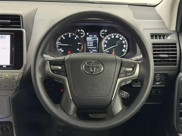 トヨタ ランドクルーザー プラド TX 三重県 2022(令4)年 4.9万km ホワイトパールクリスタルシャイン 2.8L ディーゼルターボ/4WD/MTモード付フロア6AT/純正 9インチナビ NSZT-Y68T/（AM/FM/CD/DVD/TV/SD/SDREC/Bluetooth）/バックガイドモニター/ドライブレコーダー 前方/ビルトイン ETC/Toyota Safety Sense/・プリクラッシュセーフティ［PCS］/・レーンディパーチャーアラート［LDA］/・レーダークルコン/・オートハイビーム［AHB］/・ロードサインアシスト［RSA］/・先行車発進告知機能［TMN］/・ダウンヒルアシストコントロール［DAC］（ディーゼルのみ）/装備/【OP】寒冷地仕様（スタータ＆オルタネータ容量UP、補助ヒーター、ワイパーデアイサー、バッテリー1個増など）/・ルーフレール/・左右独立オートエアコン/・オートライト/・LED ヘッドランプ＋フロントフォグランプ/・センターデフロック（ディーゼルのみ）/・2速発進機能（ディーゼルのみ）/・DPF手動再生機能（ディーゼルのみ）/・17inAW＆冬タイヤ/・夏タイヤ＆純正17inAWあり/・保/取/ナビ取/・スマートキーx2