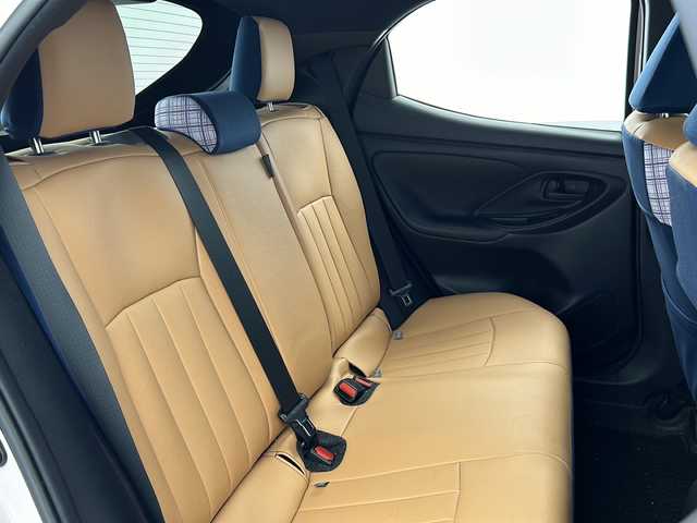 トヨタ ヤリス Z 愛知県 2020(令2)年 6.6万km ブラック/アイスピンクメタリック 純正ディスプレイオーディオ/ナビキット/バックカメラ/LEDヘッドライト/レーダークルーズコントロール/前後ドライブレコーダー/レザー調シートカバー/前席シートヒーター/ツートンルーフ