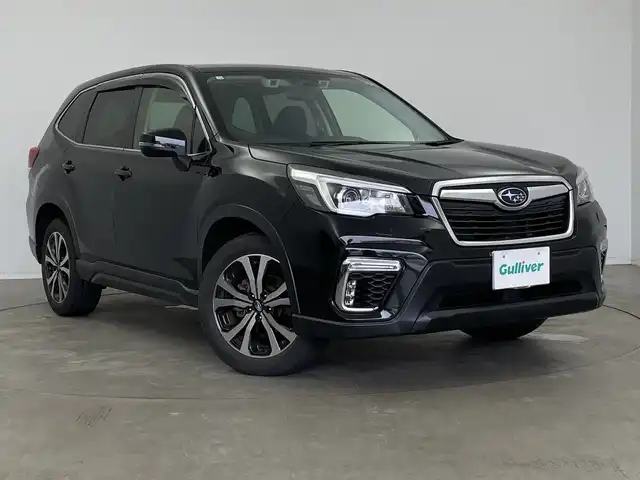 スバル フォレスター プレミアム 新潟県 2018(平30)年 4.1万km クリスタルブラックシリカ 純正SDナビ（Bluetooth・CD・USB・AM・FM）/フルセグ　/バックカメラ　/ハーフレザーシート　/前席シートヒーター/前席パワーシート　/電動リアゲート/レーンキープアシスト　/追従クルーズコントロール　/後方コーナーセンサー　/LEDオートライト　/衝突被害軽減システム　/前方ドライブレコーダー/ブラインドスポットモニター/アイドリングストップ/MTモード付AT/ETC/ステアリングヒーター/ステアリングスイッチ/スマートキー/純正フロアマット/純正１８インチアルミホイール/社外１７インチアルミホイール冬タイヤセット車載/４WD