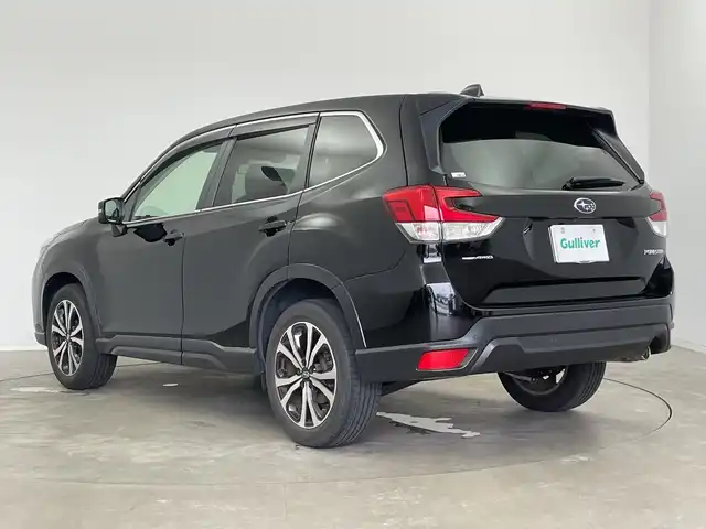 スバル フォレスター プレミアム 新潟県 2018(平30)年 4.1万km クリスタルブラックシリカ 純正SDナビ（Bluetooth・CD・USB・AM・FM）/フルセグ　/バックカメラ　/ハーフレザーシート　/前席シートヒーター/前席パワーシート　/電動リアゲート/レーンキープアシスト　/追従クルーズコントロール　/後方コーナーセンサー　/LEDオートライト　/衝突被害軽減システム　/前方ドライブレコーダー/ブラインドスポットモニター/アイドリングストップ/MTモード付AT/ETC/ステアリングヒーター/ステアリングスイッチ/スマートキー/純正フロアマット/純正１８インチアルミホイール/社外１７インチアルミホイール冬タイヤセット車載/４WD