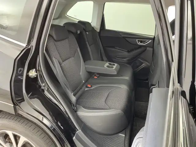 スバル フォレスター プレミアム 新潟県 2018(平30)年 4.1万km クリスタルブラックシリカ 純正SDナビ（Bluetooth・CD・USB・AM・FM）/フルセグ　/バックカメラ　/ハーフレザーシート　/前席シートヒーター/前席パワーシート　/電動リアゲート/レーンキープアシスト　/追従クルーズコントロール　/後方コーナーセンサー　/LEDオートライト　/衝突被害軽減システム　/前方ドライブレコーダー/ブラインドスポットモニター/アイドリングストップ/MTモード付AT/ETC/ステアリングヒーター/ステアリングスイッチ/スマートキー/純正フロアマット/純正１８インチアルミホイール/社外１７インチアルミホイール冬タイヤセット車載/４WD