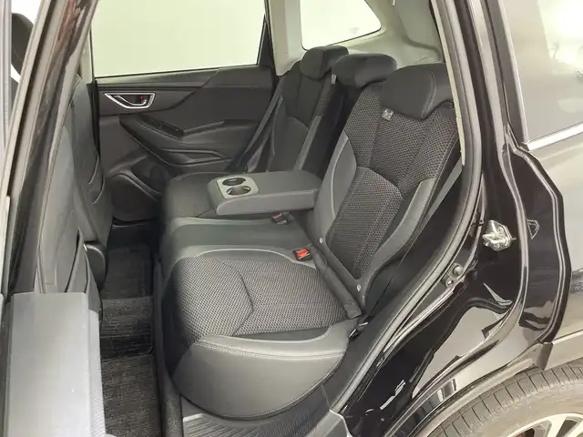スバル フォレスター プレミアム 新潟県 2018(平30)年 4.1万km クリスタルブラックシリカ 純正SDナビ（Bluetooth・CD・USB・AM・FM）/フルセグ　/バックカメラ　/ハーフレザーシート　/前席シートヒーター/前席パワーシート　/電動リアゲート/レーンキープアシスト　/追従クルーズコントロール　/後方コーナーセンサー　/LEDオートライト　/衝突被害軽減システム　/前方ドライブレコーダー/ブラインドスポットモニター/アイドリングストップ/MTモード付AT/ETC/ステアリングヒーター/ステアリングスイッチ/スマートキー/純正フロアマット/純正１８インチアルミホイール/社外１７インチアルミホイール冬タイヤセット車載/４WD