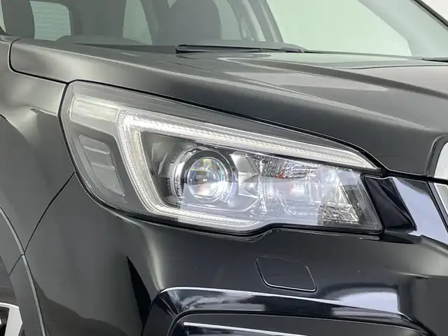 スバル フォレスター プレミアム 新潟県 2018(平30)年 4.1万km クリスタルブラックシリカ 純正SDナビ（Bluetooth・CD・USB・AM・FM）/フルセグ　/バックカメラ　/ハーフレザーシート　/前席シートヒーター/前席パワーシート　/電動リアゲート/レーンキープアシスト　/追従クルーズコントロール　/後方コーナーセンサー　/LEDオートライト　/衝突被害軽減システム　/前方ドライブレコーダー/ブラインドスポットモニター/アイドリングストップ/MTモード付AT/ETC/ステアリングヒーター/ステアリングスイッチ/スマートキー/純正フロアマット/純正１８インチアルミホイール/社外１７インチアルミホイール冬タイヤセット車載/４WD