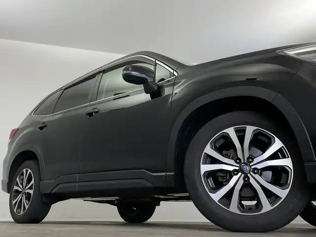 スバル フォレスター プレミアム 新潟県 2018(平30)年 4.1万km クリスタルブラックシリカ 純正SDナビ（Bluetooth・CD・USB・AM・FM）/フルセグ　/バックカメラ　/ハーフレザーシート　/前席シートヒーター/前席パワーシート　/電動リアゲート/レーンキープアシスト　/追従クルーズコントロール　/後方コーナーセンサー　/LEDオートライト　/衝突被害軽減システム　/前方ドライブレコーダー/ブラインドスポットモニター/アイドリングストップ/MTモード付AT/ETC/ステアリングヒーター/ステアリングスイッチ/スマートキー/純正フロアマット/純正１８インチアルミホイール/社外１７インチアルミホイール冬タイヤセット車載/４WD