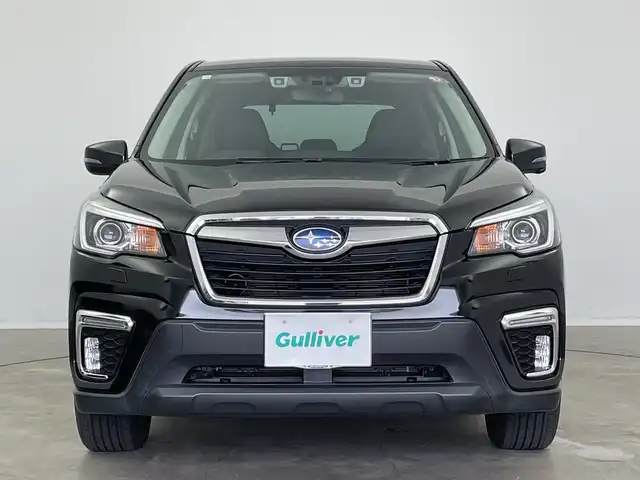 スバル フォレスター プレミアム 新潟県 2018(平30)年 4.1万km クリスタルブラックシリカ 純正SDナビ（Bluetooth・CD・USB・AM・FM）/フルセグ　/バックカメラ　/ハーフレザーシート　/前席シートヒーター/前席パワーシート　/電動リアゲート/レーンキープアシスト　/追従クルーズコントロール　/後方コーナーセンサー　/LEDオートライト　/衝突被害軽減システム　/前方ドライブレコーダー/ブラインドスポットモニター/アイドリングストップ/MTモード付AT/ETC/ステアリングヒーター/ステアリングスイッチ/スマートキー/純正フロアマット/純正１８インチアルミホイール/社外１７インチアルミホイール冬タイヤセット車載/４WD
