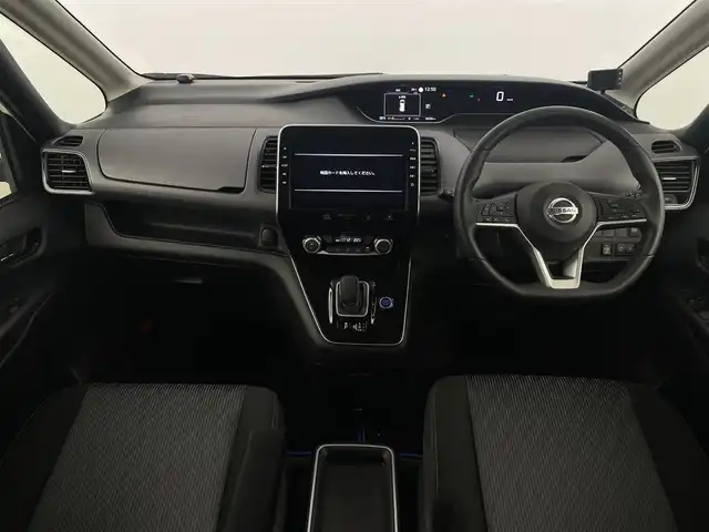 日産 セレナ e－パワー ハイウェイスター V 埼玉県 2020(令2)年 3.9万km ブリリアントホワイトパール 純正１０型ナビ/全方位カメラ/前後ドライブレコーダー/ブラインドスポットモニター/ETC/クルーズコントロール/レーンキープアシスト/エマージェンシーブレーキ/コーナーセンサー/両側パワースライドドア/横滑り防止装置/ロールサンシェード/LEDヘッドライト/フォグランプ/純正アルミホイール/純正フロアマット/プッシュスタート/スマートキー