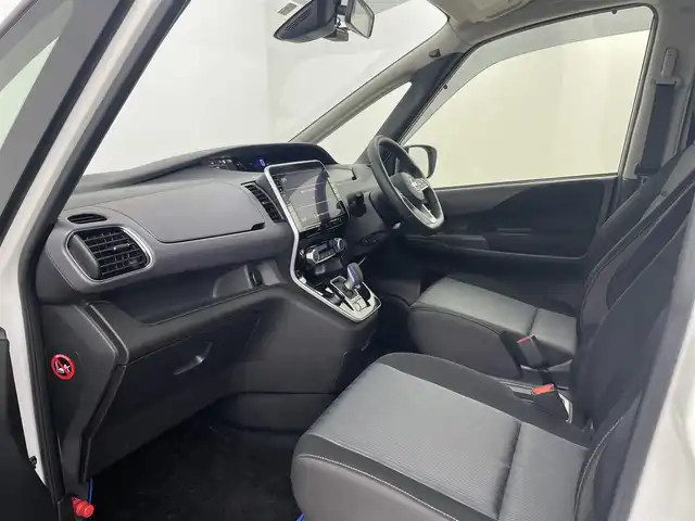 日産 セレナ e－パワー ハイウェイスター V 埼玉県 2020(令2)年 3.9万km ブリリアントホワイトパール 純正１０型ナビ/全方位カメラ/前後ドライブレコーダー/ブラインドスポットモニター/ETC/クルーズコントロール/レーンキープアシスト/エマージェンシーブレーキ/コーナーセンサー/両側パワースライドドア/横滑り防止装置/ロールサンシェード/LEDヘッドライト/フォグランプ/純正アルミホイール/純正フロアマット/プッシュスタート/スマートキー