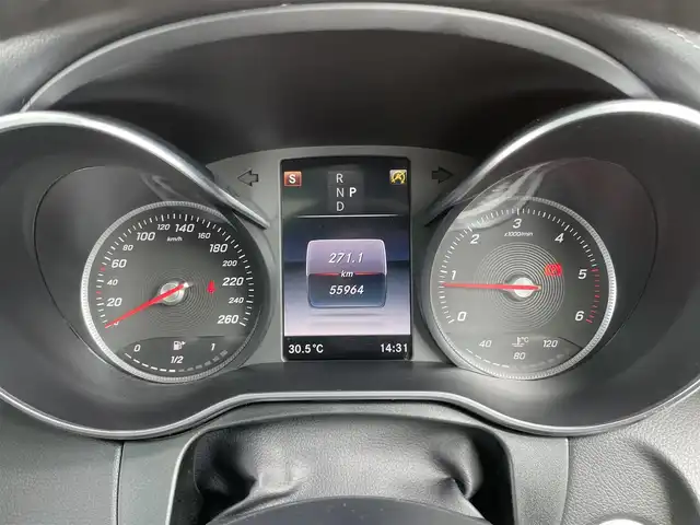 メルセデス・ベンツ ＧＬＣ２２０ d 4マチックスポーツ 本革 石川県 2018(平30)年 5.6万km パール 4WD/純正HDDナビ/バック/フロント/サイド/全方位カメラ/フルセグＴＶ/Burmesterプレミアムサウンド/ヘッドアップディスプレイ/衝突軽減ブレーキ/ブラインドスポットモニター/クリアランスソナー/アダプティブクルーズコントロール/パワーリアゲート/パワーシート/シートヒーター/黒革シート/サンルーフ/パフュームアトマイザー/オートライト/LEDヘッドライト/ETC