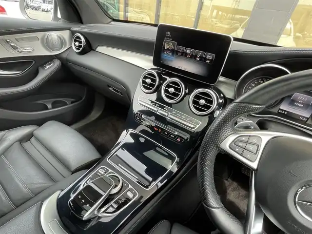 メルセデス・ベンツ ＧＬＣ２２０ d 4マチックスポーツ 本革 石川県 2018(平30)年 5.6万km パール 4WD/純正HDDナビ/バック/フロント/サイド/全方位カメラ/フルセグＴＶ/Burmesterプレミアムサウンド/ヘッドアップディスプレイ/衝突軽減ブレーキ/ブラインドスポットモニター/クリアランスソナー/アダプティブクルーズコントロール/パワーリアゲート/パワーシート/シートヒーター/黒革シート/サンルーフ/パフュームアトマイザー/オートライト/LEDヘッドライト/ETC
