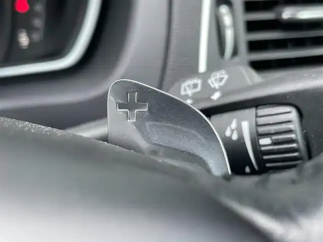 ボルボ Ｖ４０ D4 SE 石川県 2016(平28)年 10.2万km 赤 衝突軽減ブレーキ/アダプティブクルーズコントロール/ブラインドスポットモニター/純正ナビ/バックカメラ/クリアランスソナー/スマートキー/電動シート/パドルシフト/オートライト/純正１７ｉｎｃＡＷ