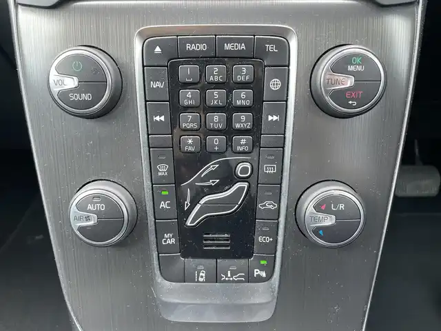 ボルボ Ｖ４０ D4 SE 石川県 2016(平28)年 10.2万km 赤 衝突軽減ブレーキ/アダプティブクルーズコントロール/ブラインドスポットモニター/純正ナビ/バックカメラ/クリアランスソナー/スマートキー/電動シート/パドルシフト/オートライト/純正１７ｉｎｃＡＷ