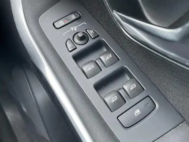 ボルボ Ｖ４０ D4 SE 石川県 2016(平28)年 10.2万km 赤 衝突軽減ブレーキ/アダプティブクルーズコントロール/ブラインドスポットモニター/純正ナビ/バックカメラ/クリアランスソナー/スマートキー/電動シート/パドルシフト/オートライト/純正１７ｉｎｃＡＷ