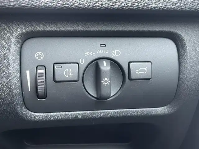 ボルボ Ｖ４０ D4 SE 石川県 2016(平28)年 10.2万km 赤 衝突軽減ブレーキ/アダプティブクルーズコントロール/ブラインドスポットモニター/純正ナビ/バックカメラ/クリアランスソナー/スマートキー/電動シート/パドルシフト/オートライト/純正１７ｉｎｃＡＷ