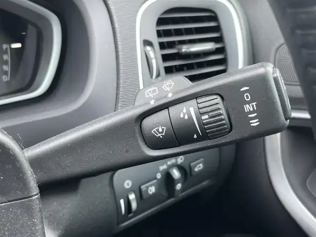 ボルボ Ｖ４０ D4 SE 石川県 2016(平28)年 10.2万km 赤 衝突軽減ブレーキ/アダプティブクルーズコントロール/ブラインドスポットモニター/純正ナビ/バックカメラ/クリアランスソナー/スマートキー/電動シート/パドルシフト/オートライト/純正１７ｉｎｃＡＷ