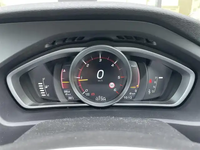 ボルボ Ｖ４０ D4 SE 石川県 2016(平28)年 10.2万km 赤 衝突軽減ブレーキ/アダプティブクルーズコントロール/ブラインドスポットモニター/純正ナビ/バックカメラ/クリアランスソナー/スマートキー/電動シート/パドルシフト/オートライト/純正１７ｉｎｃＡＷ
