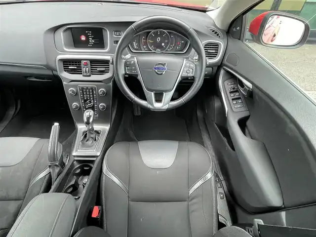 ボルボ Ｖ４０ D4 SE 石川県 2016(平28)年 10.2万km 赤 衝突軽減ブレーキ/アダプティブクルーズコントロール/ブラインドスポットモニター/純正ナビ/バックカメラ/クリアランスソナー/スマートキー/電動シート/パドルシフト/オートライト/純正１７ｉｎｃＡＷ