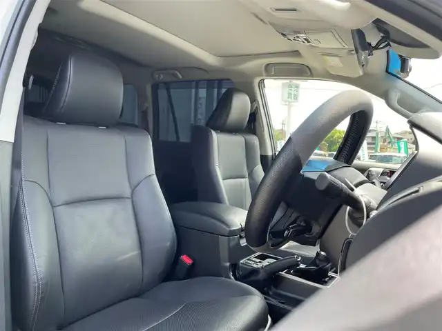トヨタ ランドクルーザー プラド TX Lパッケージ 福岡県 2022(令4)年 1.9万km ホワイトパールクリスタルシャイン トヨタセーフティセンス/横滑り防止/盗難防止/レーンキープ/コーナーセンサー/バッグカメラ/アランドビュー/エアバッグ/カーテンエアバッグ/ドラレコ/ナビ/フルセグTV/BT/純正アルミホイール/エアロパーツ/プッシュスタート/スマートキー/オートライト/オートマチックハイビーム/LEDヘッド/パワーシート/サンルーフ/電動格納サードシート/４WD/エアシート/シートヒーター/ルーフレール/DUALエアコン/１２０Vソケット/USB