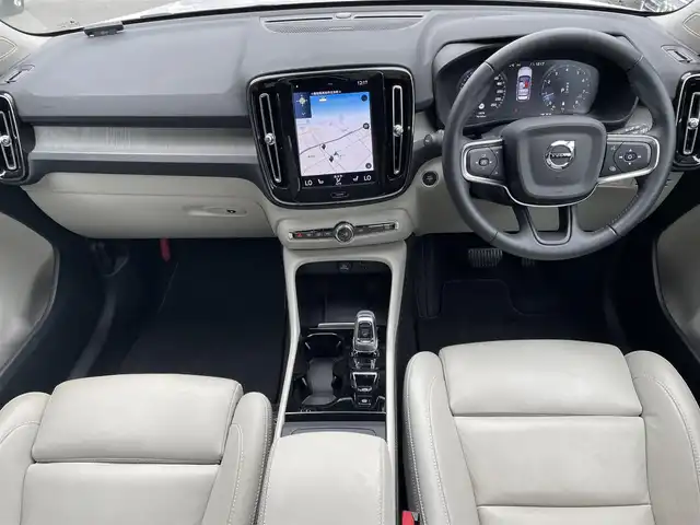 ボルボ ＸＣ４０ B4 AWD インスクリプション 高知県 2021(令3)年 1.6万km クリスタルホワイトP 白レザーシート/D/N席シートヒーター＆パワーシート/ハンドルヒーター/Lane Keeping Aid/パークアシスト/Cross Traffic Alert/BLIS/クルーズコントロール/コーナリングアシスト/アクティブ・ベンディング・ライト/前後ドライブレコーダー/パワーテールゲート