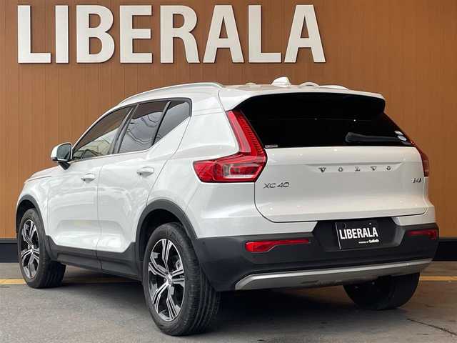 ボルボ ＸＣ４０ B4 AWD インスクリプション 高知県 2021(令3)年 1.6万km クリスタルホワイトP 白レザーシート/D/N席シートヒーター＆パワーシート/ハンドルヒーター/Lane Keeping Aid/パークアシスト/Cross Traffic Alert/BLIS/クルーズコントロール/コーナリングアシスト/アクティブ・ベンディング・ライト/前後ドライブレコーダー/パワーテールゲート