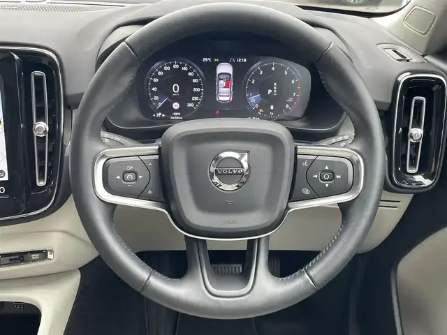 ボルボ ＸＣ４０ B4 AWD インスクリプション 高知県 2021(令3)年 1.6万km クリスタルホワイトP 白レザーシート/D/N席シートヒーター＆パワーシート/ハンドルヒーター/Lane Keeping Aid/パークアシスト/Cross Traffic Alert/BLIS/クルーズコントロール/コーナリングアシスト/アクティブ・ベンディング・ライト/前後ドライブレコーダー/パワーテールゲート